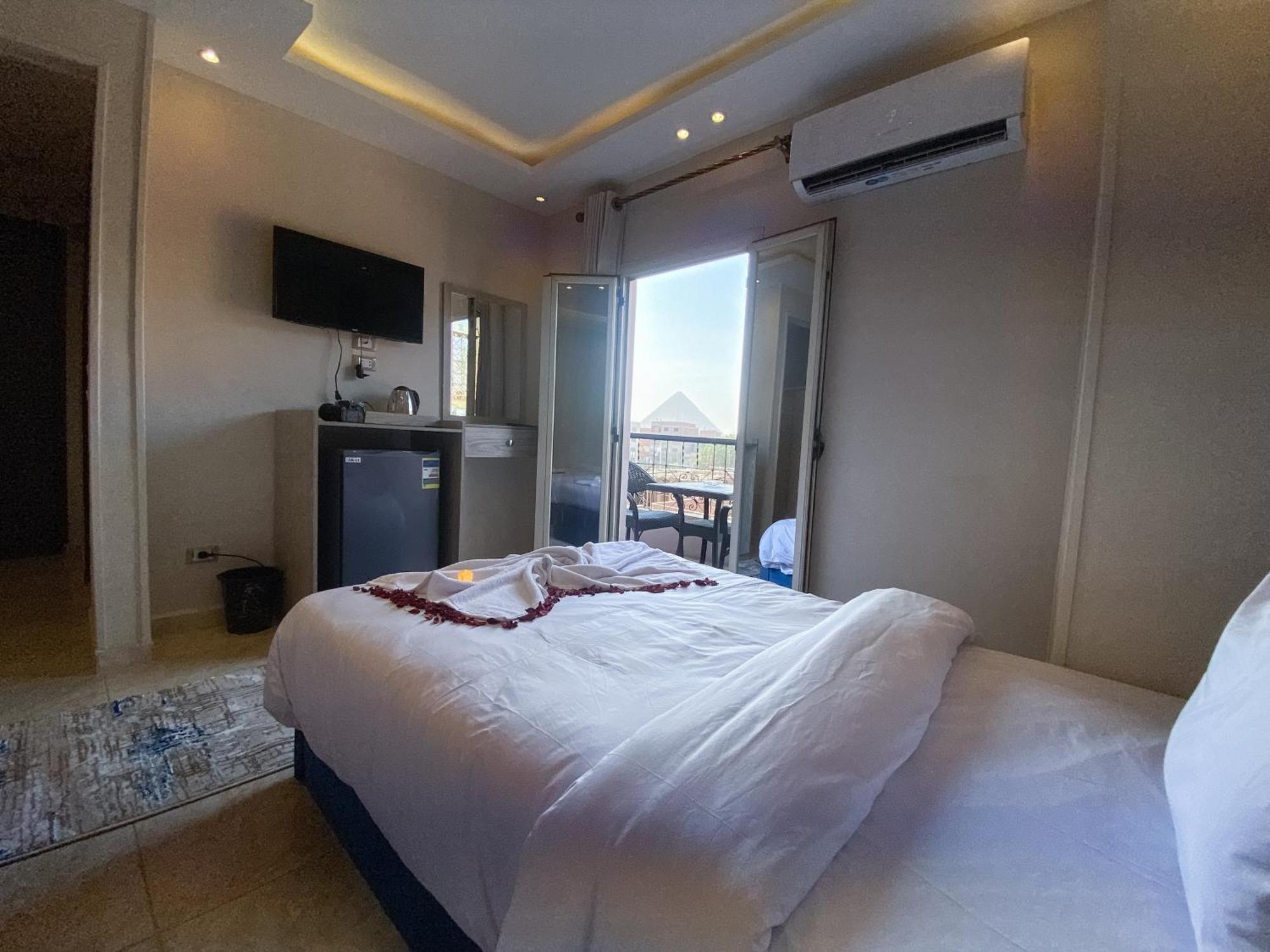 Young Pharaoh View Inn Каир Экстерьер фото
